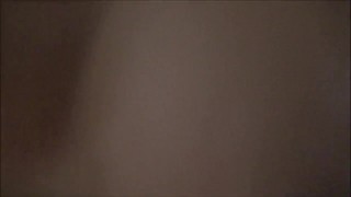 Старшая дочь в семье имеет опыт в нежных проявлениях с папой, когда мамы нет дома.